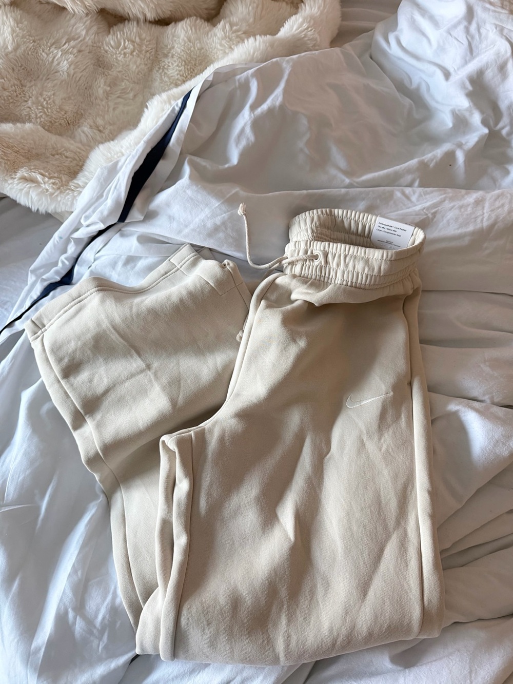 Nike Sportswear Essential Fleece Bootcut Sweatpants